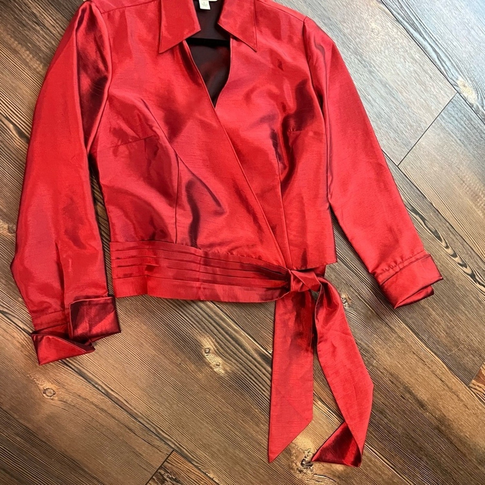 Coldwater creek faux silk deep red wrap top size small red the color