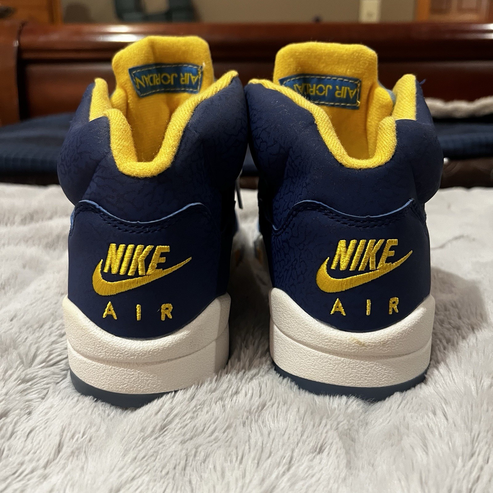Air Jordan 5 Marquette MU PE Style Navy Yellow Nike Air Sz 7 Custom