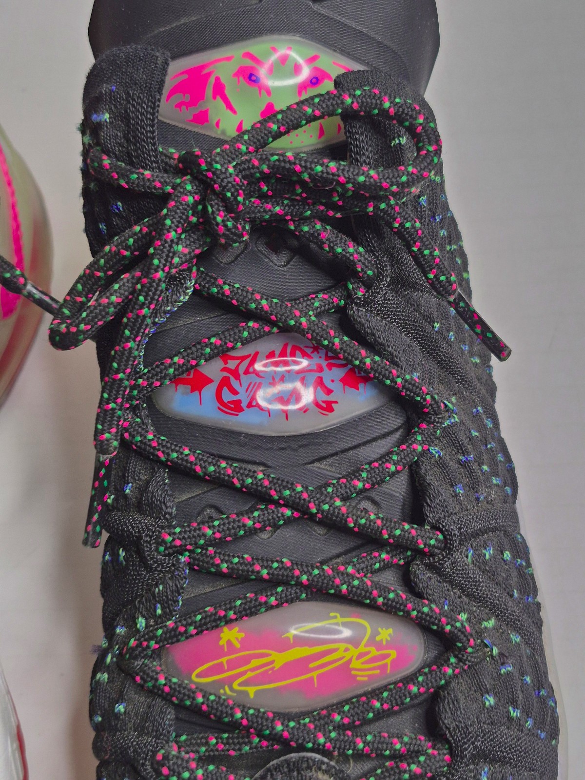 Nike Sneakers Men’s 8.5 LeBron 18 James Gang Multicolor Basketball Shoes