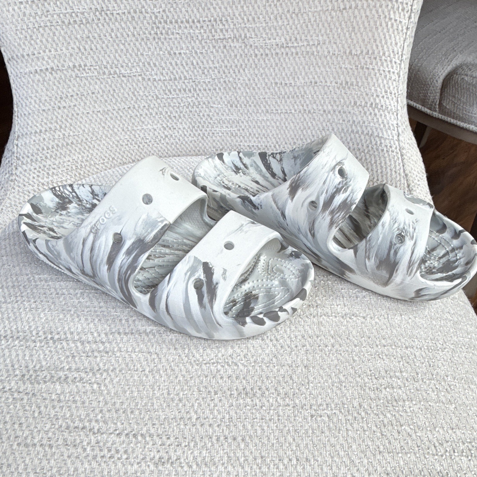 Crocs Marbled Slide Sandals White/Gray Men’s US 8 Women’s 10 Slip-On
