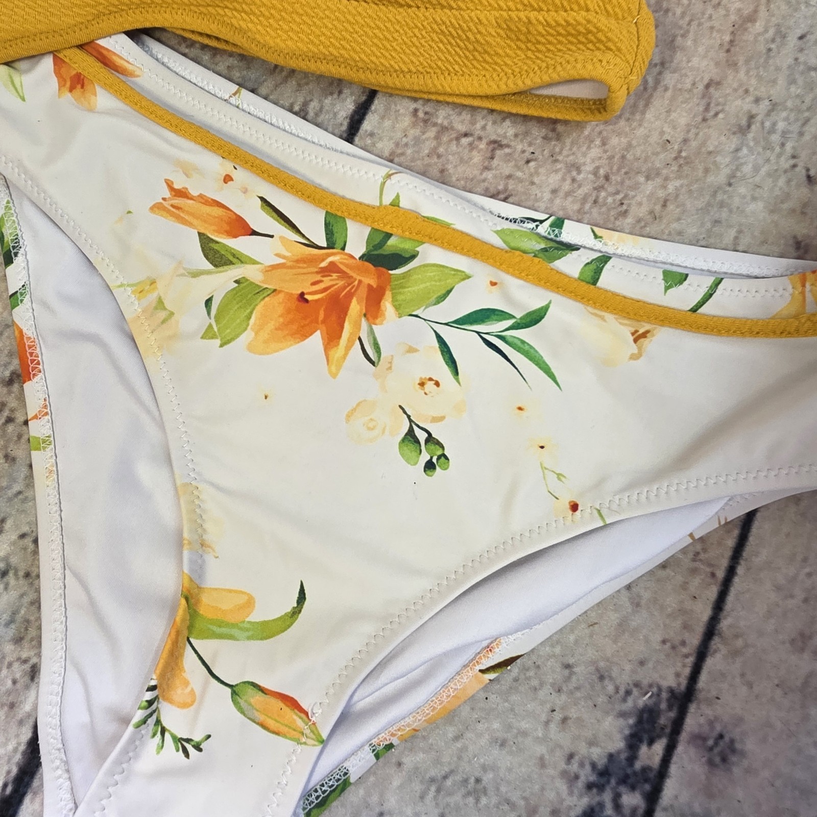 Cupshe Floral Bikini Womens Sz M Criss Cross Tropical Coastal Beach Yellow