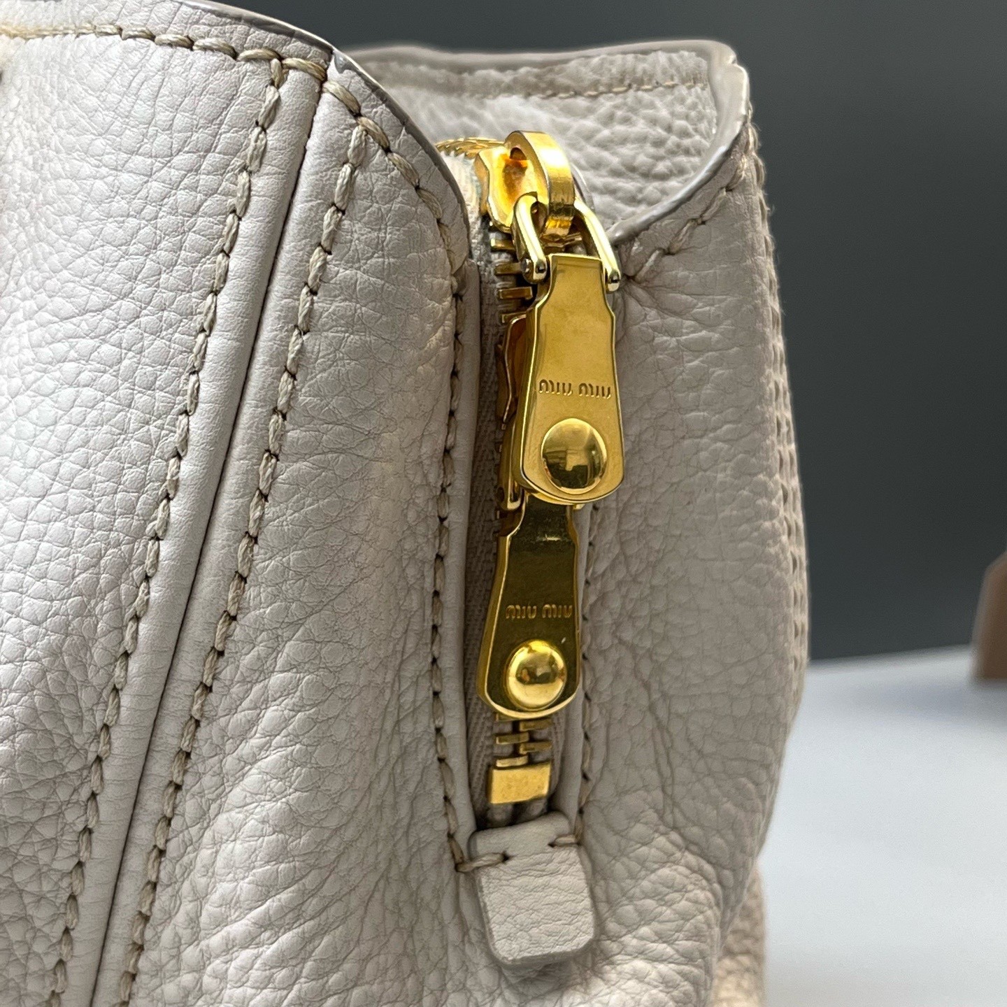 Miu Miu Pre-Owned Authentic Crossbody Bag Off White 28*24*14