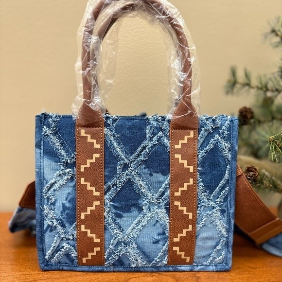 Wrangler Tote Denim Crossbody Purse Southwestern Cowgirl Guitar Strap NWT