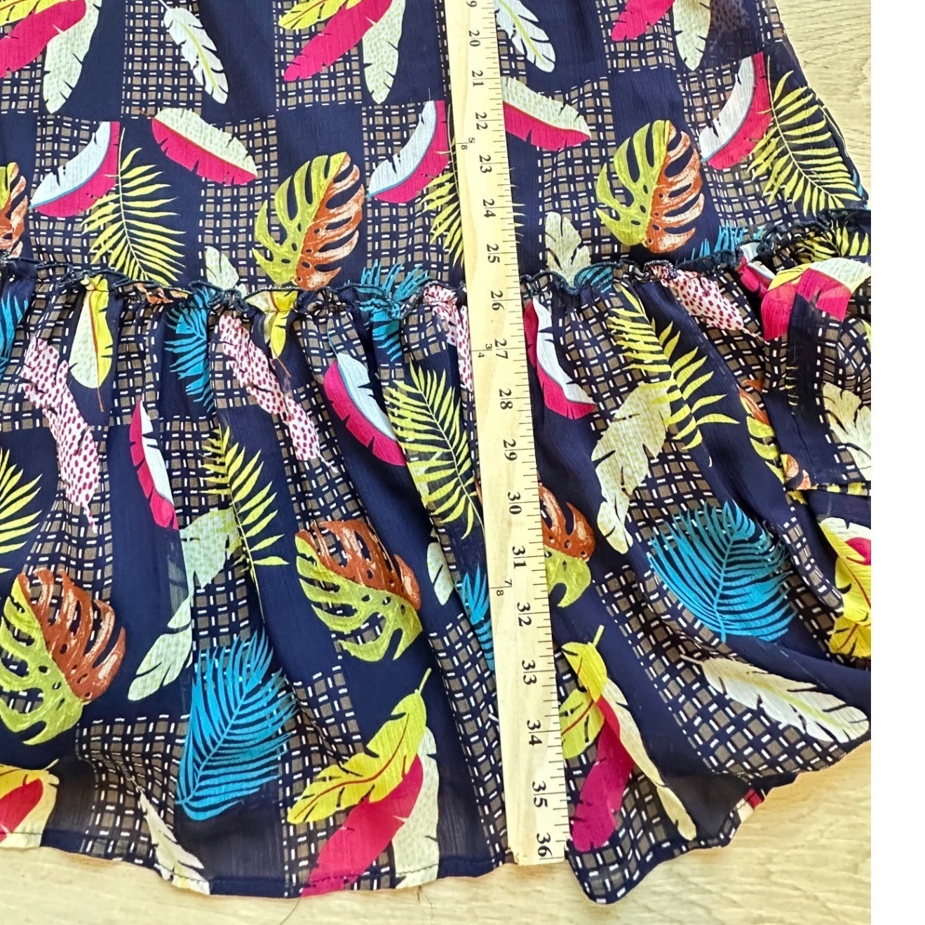 Absolutely Famous Tropical Leaf Feather Cocktail Dress Ruffle M Smocked Neck