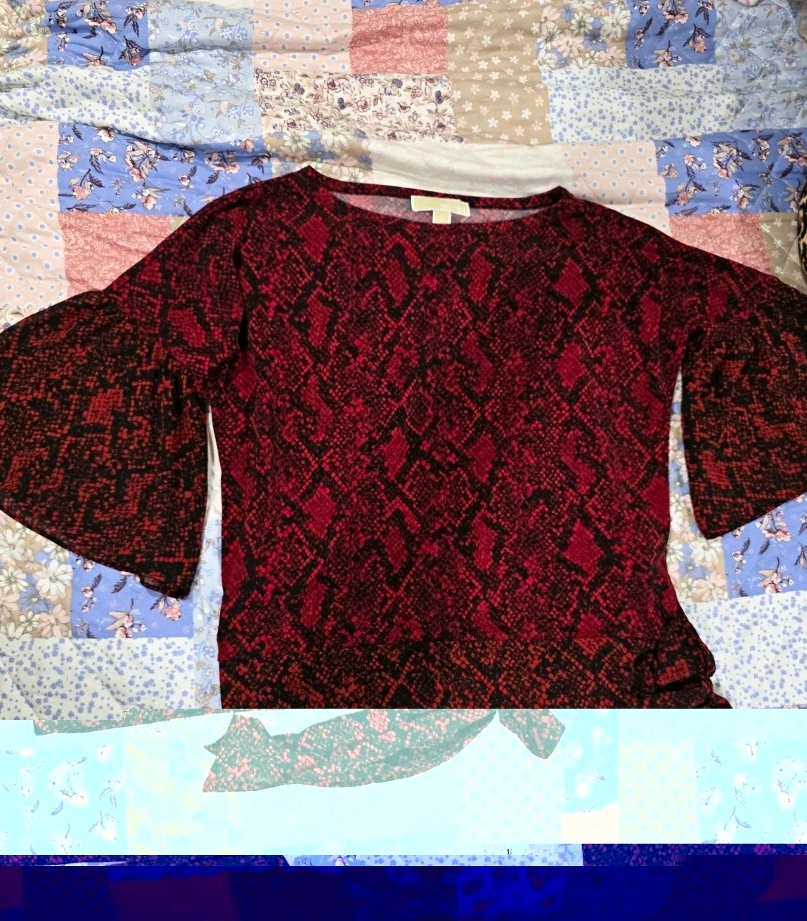 Michael Kors Snakeskin Reptile Print Bell Sleeve Top Blouse – XS- Red Black