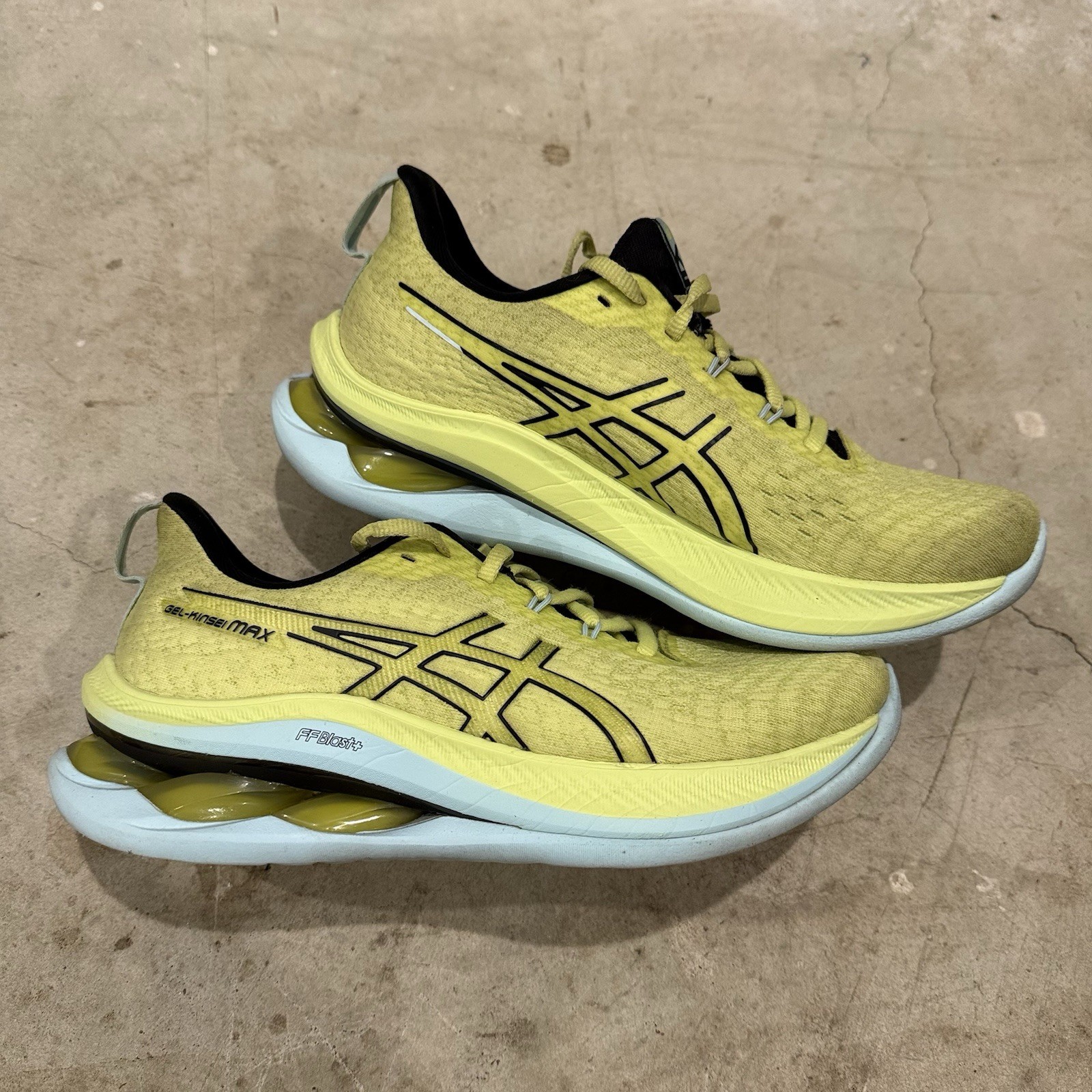 ASICS GEL-KINSEI MAX Womens Size 9 1012B512 Running Shoes Neon Yellow Green