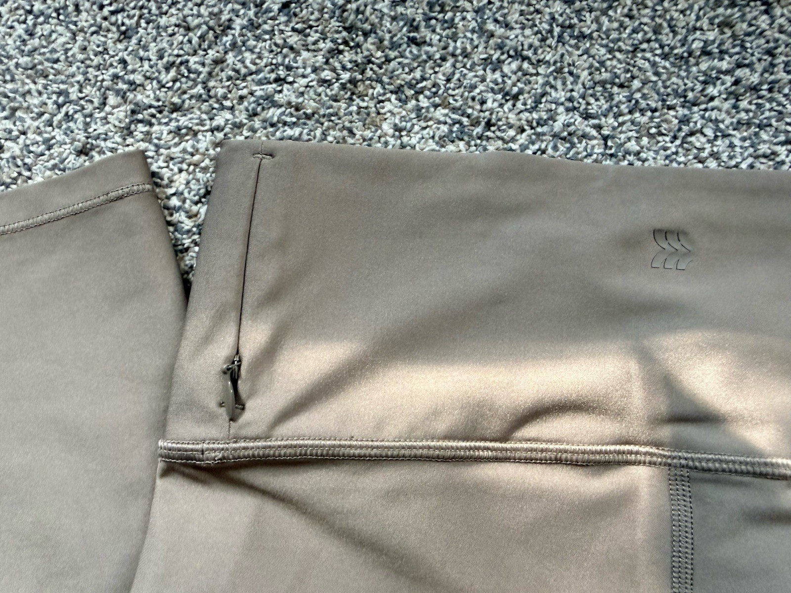 All in Motion High Rise Athletic Leggings Women’s S – Taupe – Side Zip Pocket