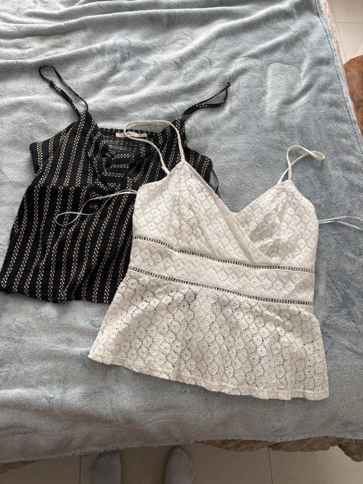 mi ami Lot 2 Lace V-Neck Spaghetti Strap Cami Tops Black XL White M