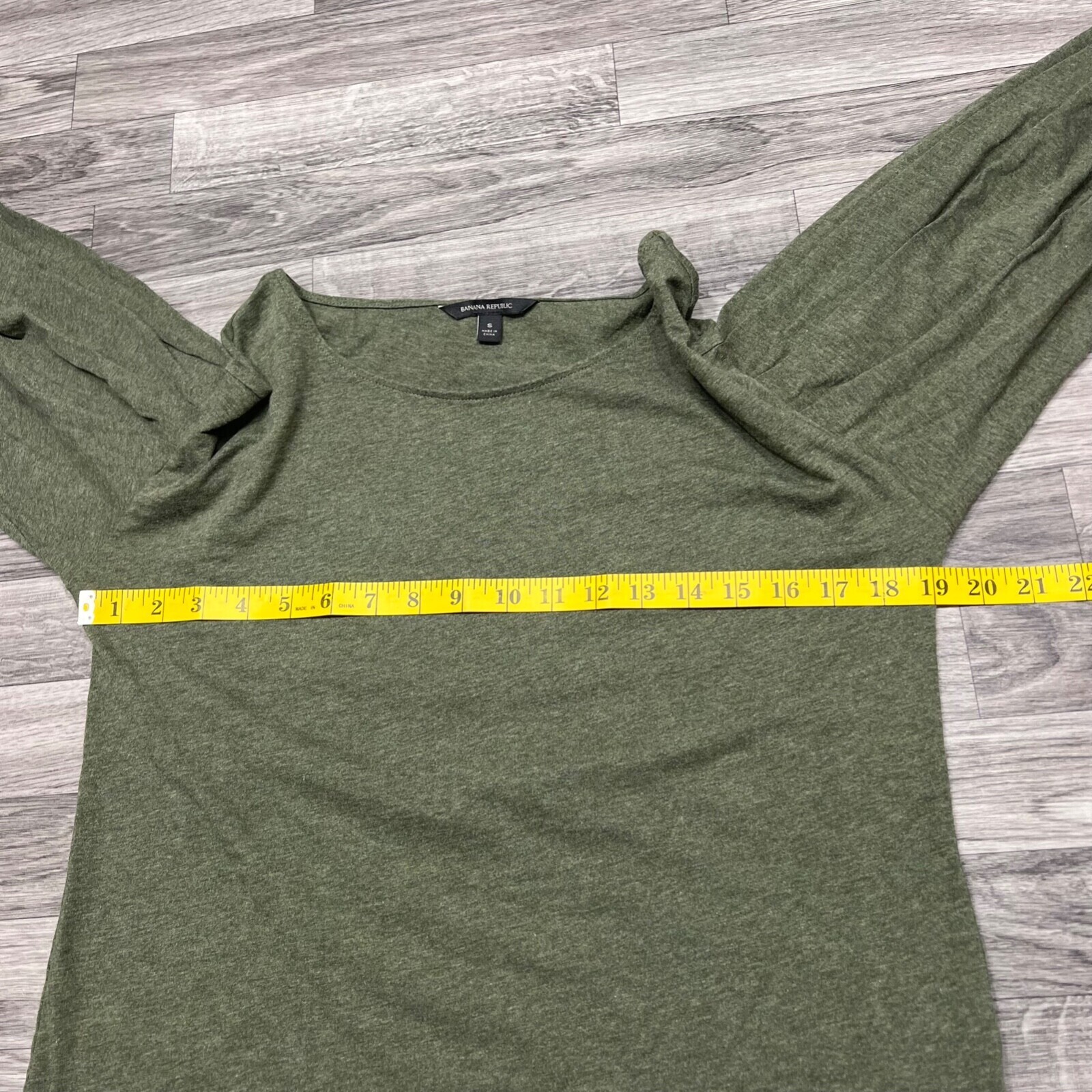 BANANA REPUBLIC Women’s Green Long Sleeve Shirt Size Small Reguar