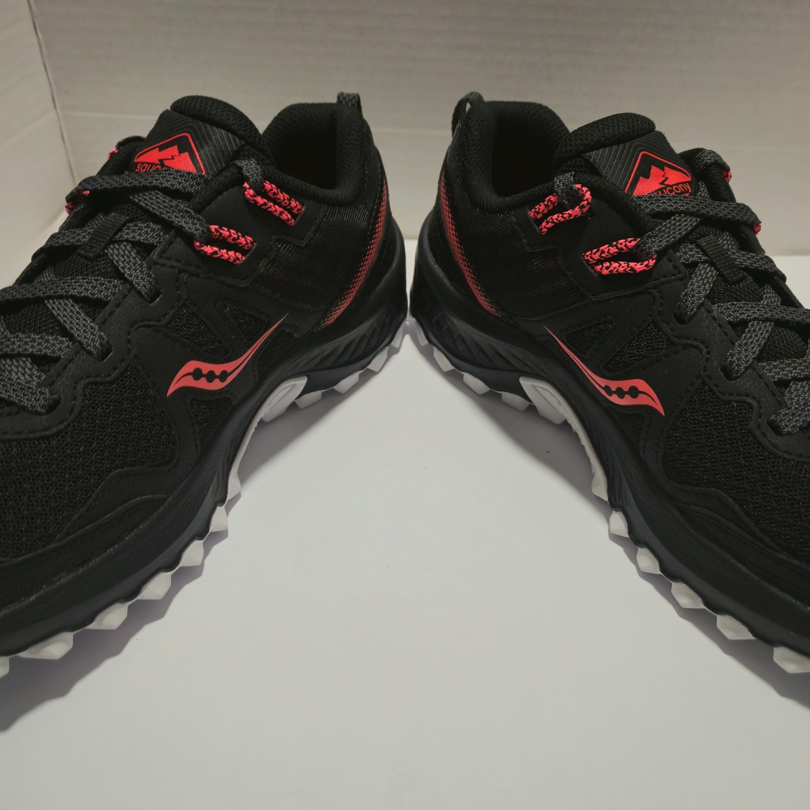 Saucony Women’s Excursion TR14 Trail Running Shoes Black Coral Size 8.5