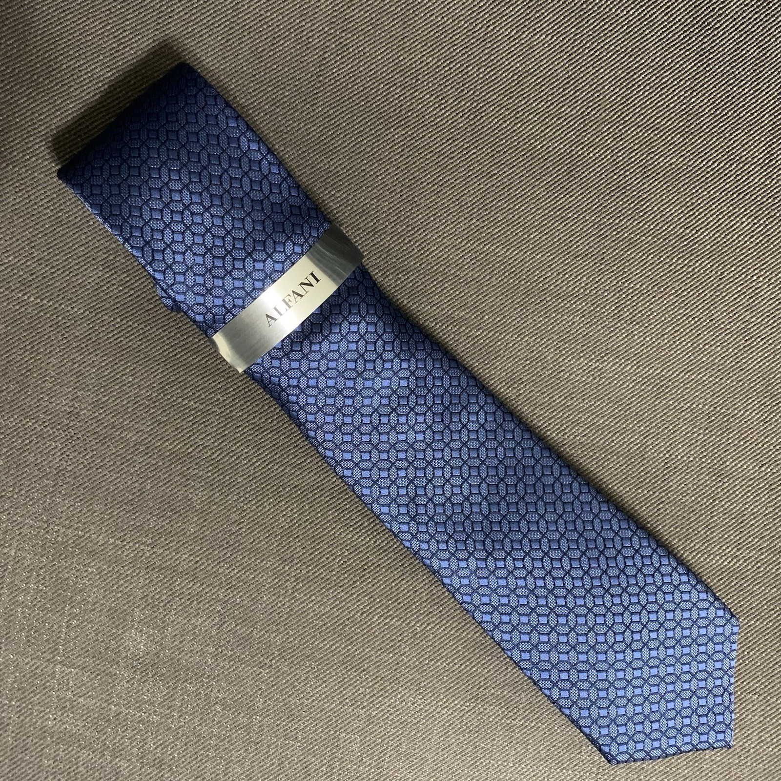 Alfani Men’s Slim Neck Tie Garner Geo Blue MSRP $55