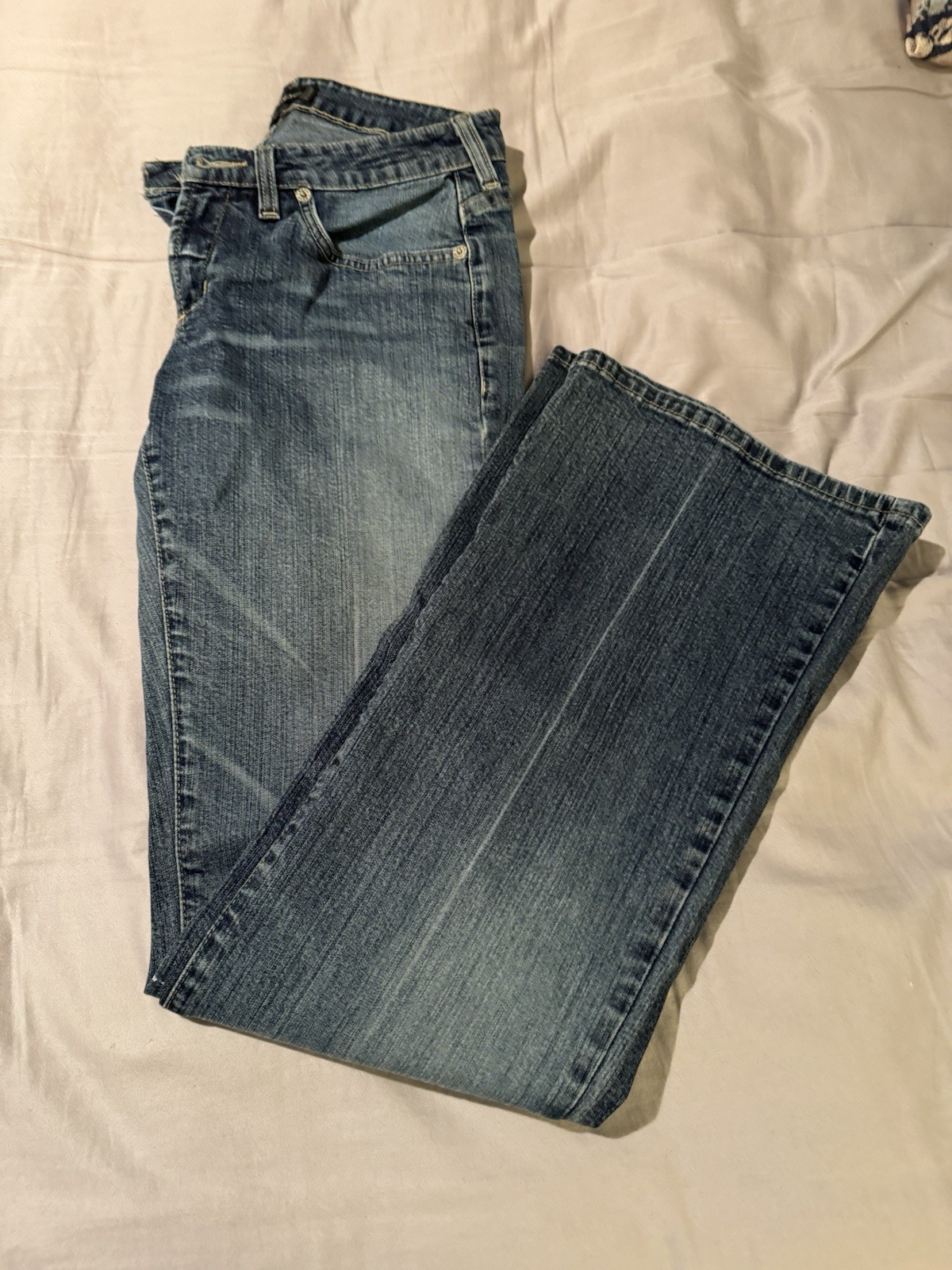 bebe Women’s Bootcut Jeans Medium Wash Blue Denim 5-Pocket Button Zip 28