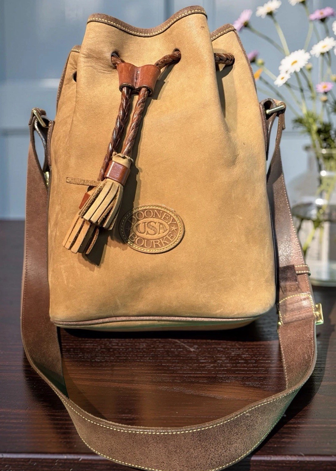 Dooney Bourke Vintage Saddle Tan Brown Bucket Drawstring Sac Bag Nubuck Leather