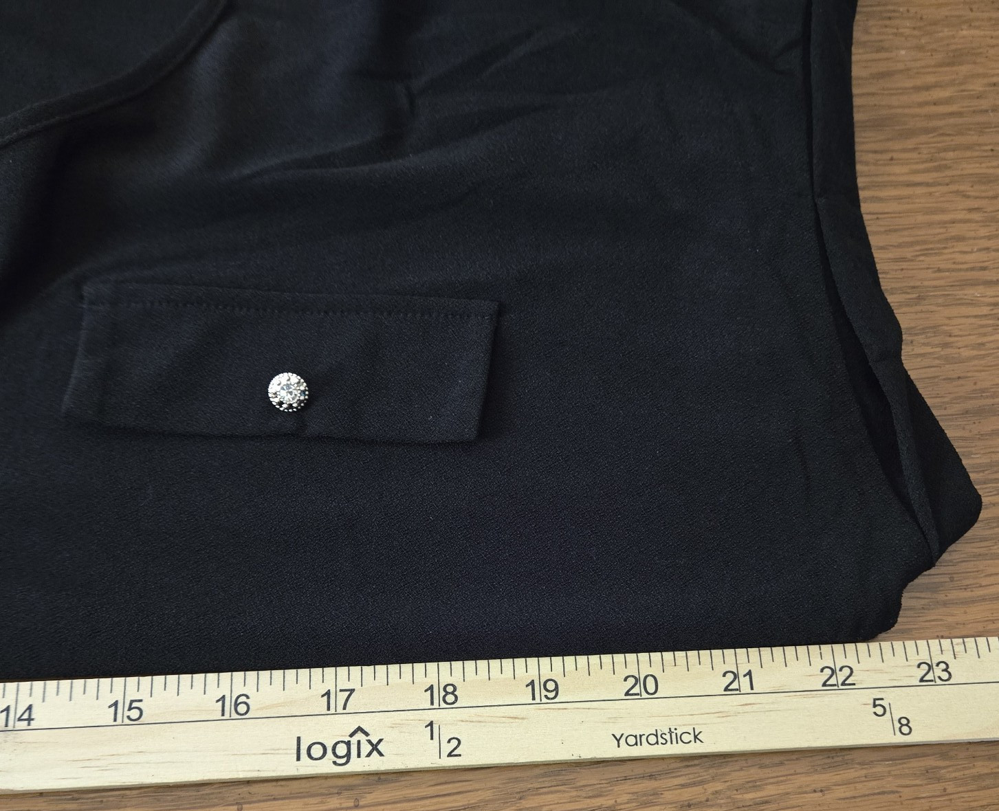Women’s Top Black SS Blouse 1/4 Zip Top Sz L/XL Faux Pockets w Bedazzled Buttons
