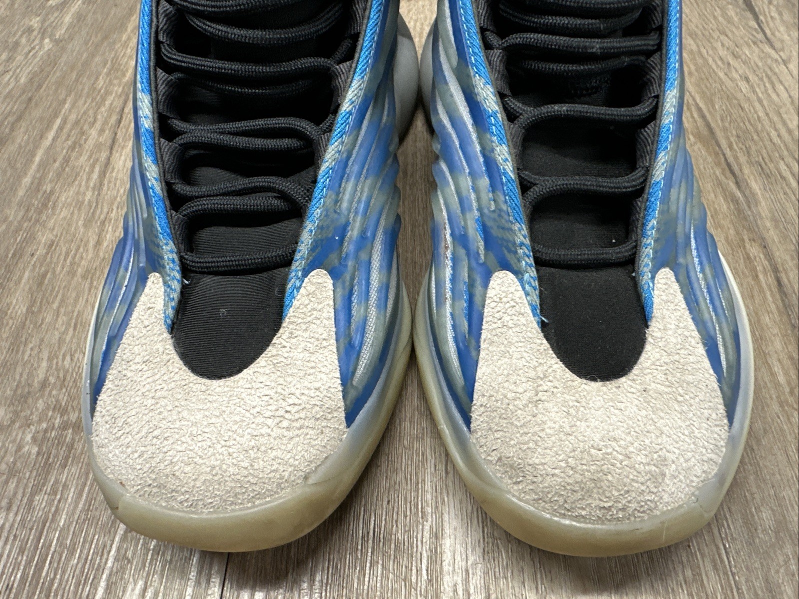 Men’s Size 7 – adidas Yeezy Quantum Frozen Blue *RARE*