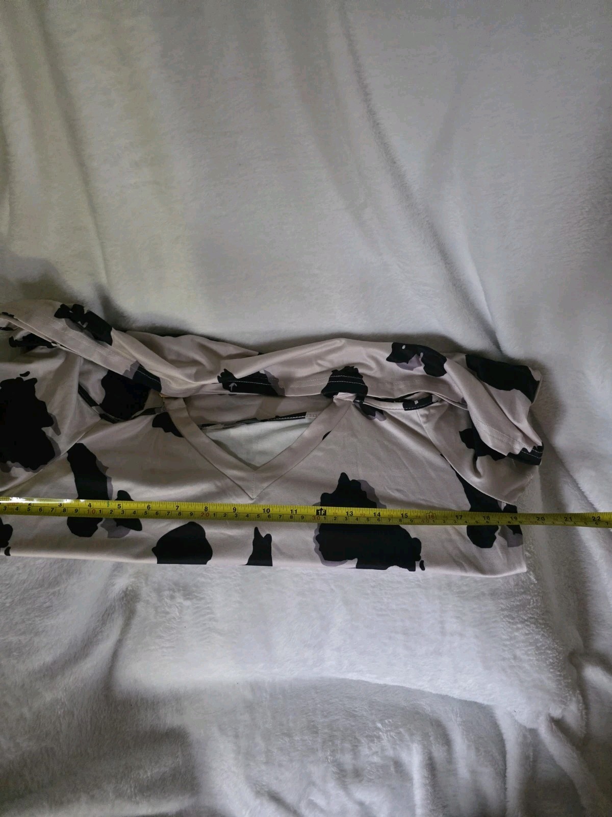 Cold Shoulder V-neck Top Cow Print Gold Chain Strap Detail Tan Black L 8/10