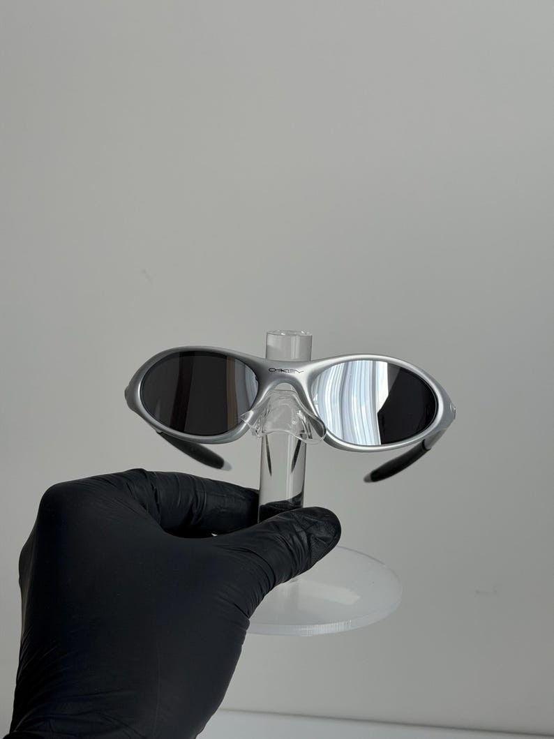 Oakley Minute 1.0 Sunglasses Silver Frame Black Lens Y2K Retro