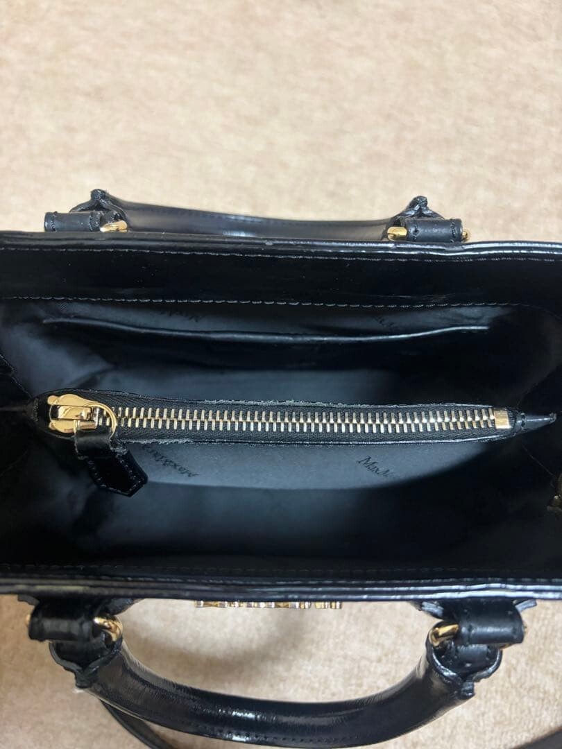 MaxMara Black Patent Leather Shoulder Bag Adjustable Strap Gold Hardware 22cm