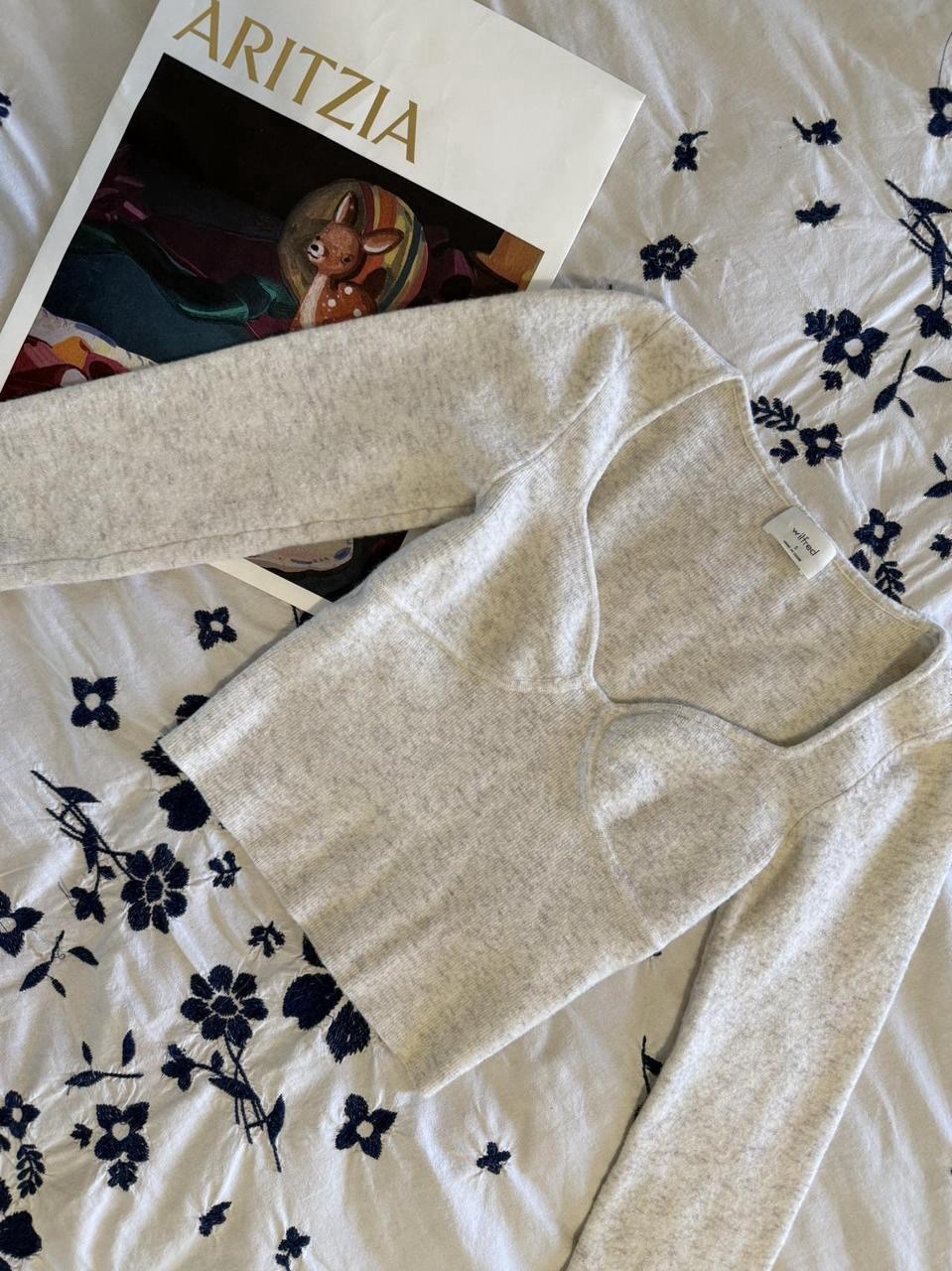 Aritzia Wilfred sweater top cropped In heather Birch Size Small