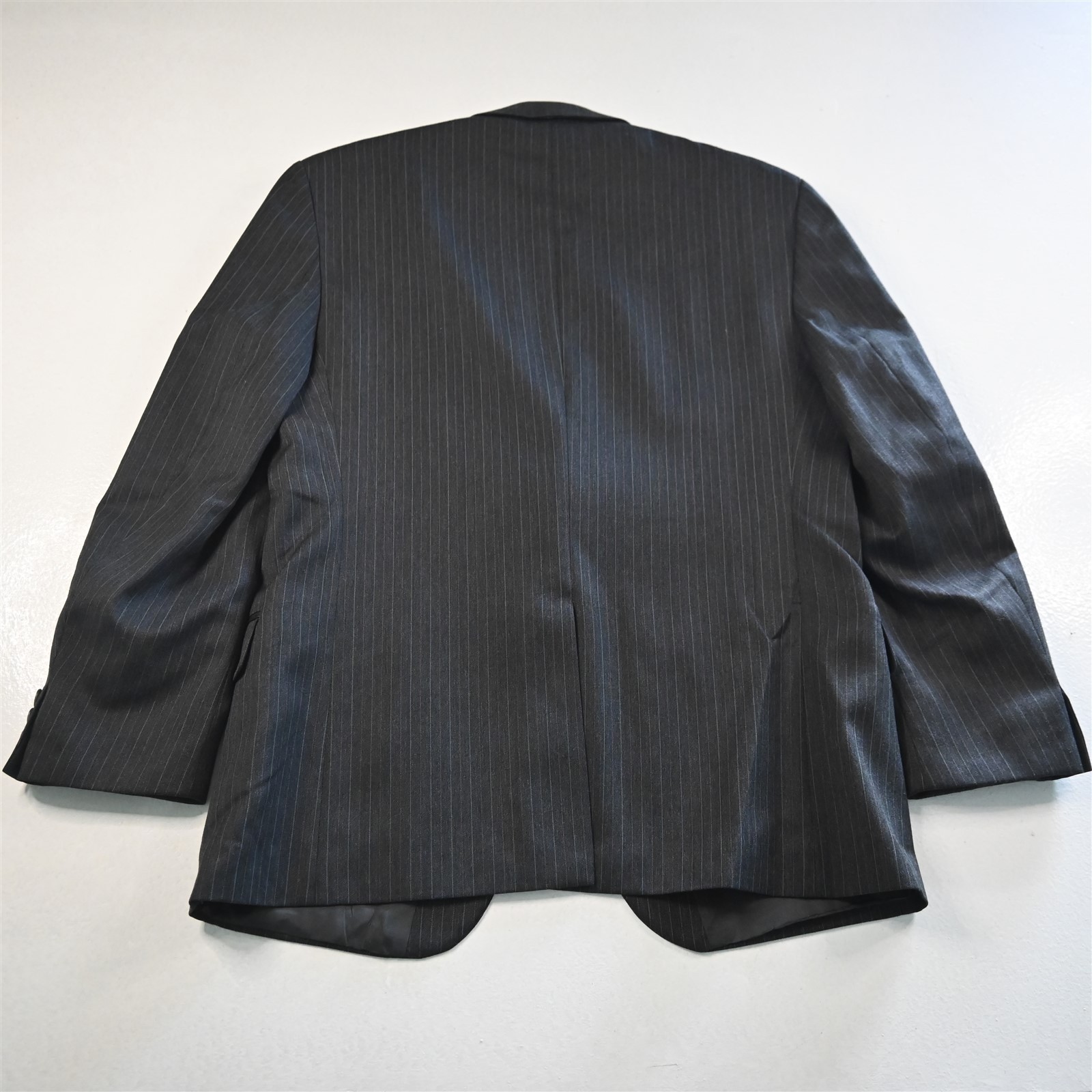 Alexandre 40S 33×30 Gray Striped Super Fine Trevira Mens Jacket Pants Suit