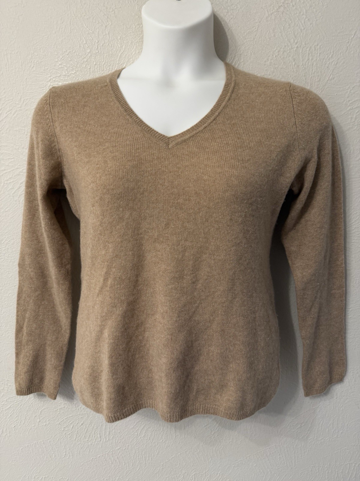 100% Cashmere Charter Club 2-ply size M camel color V-neck