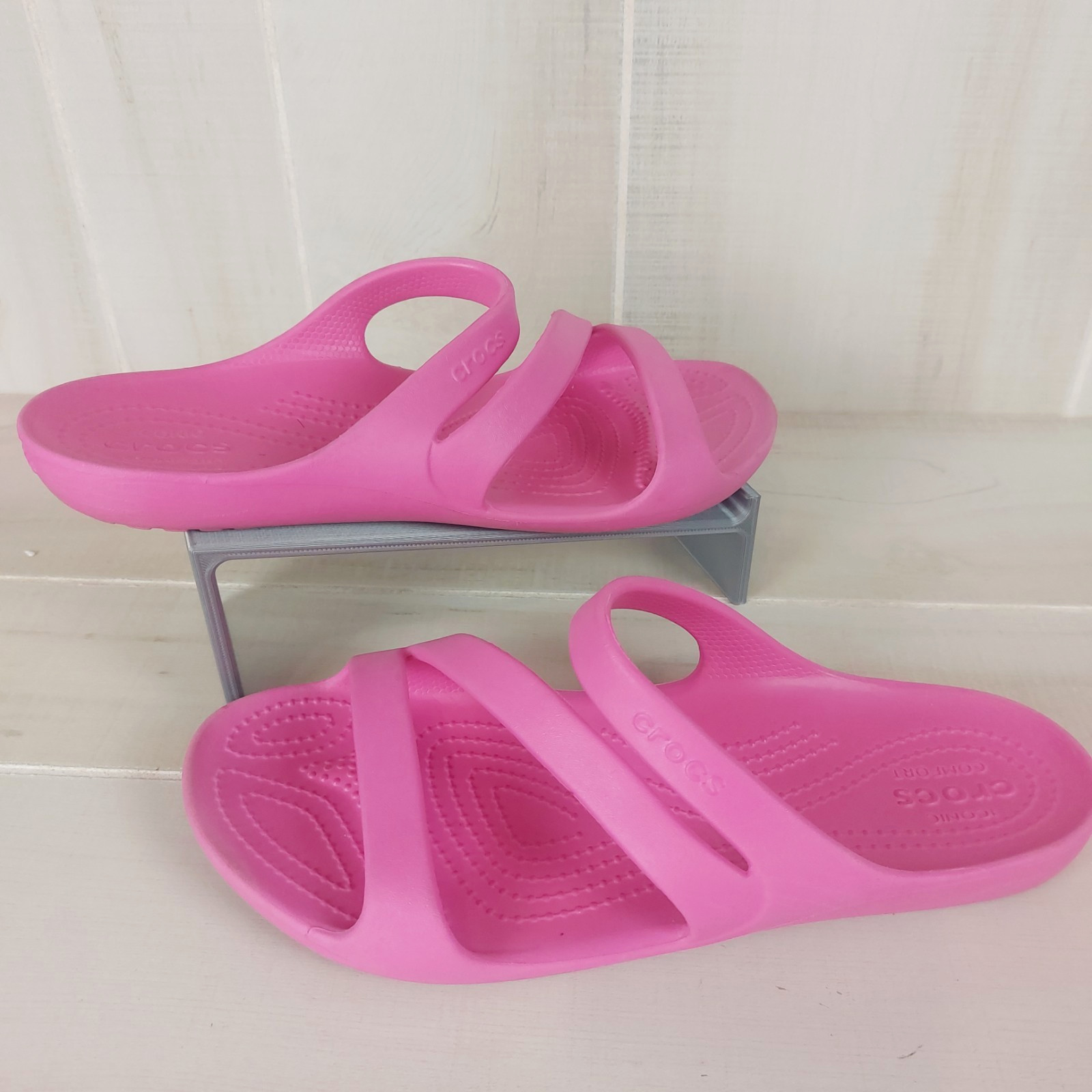 Crocs Kadee II Strappy Sandals Hot Pink Flip Flops Womens 9 Beach Iconic Comfort