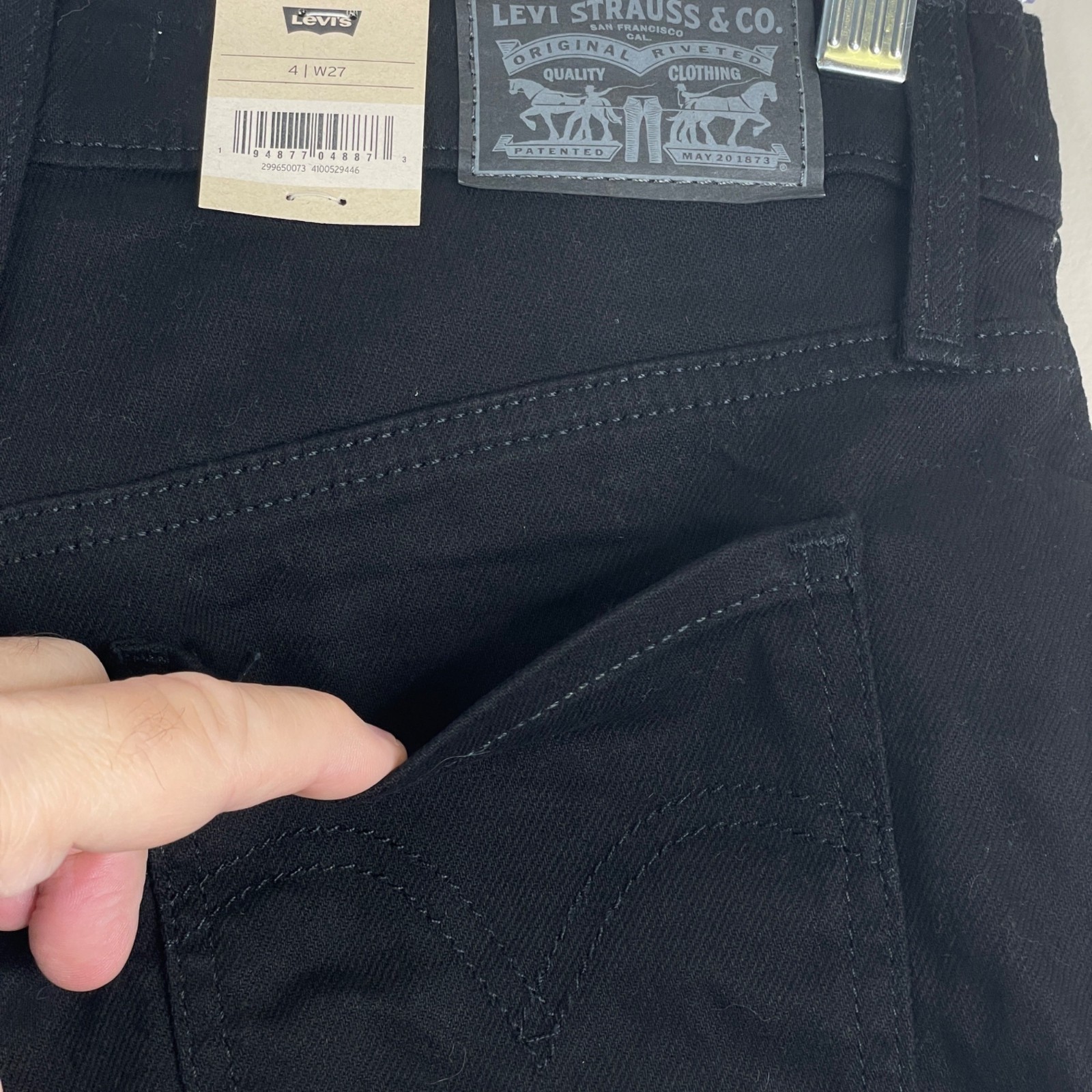 Levi’s Mid Length Shorts NWT Womens 27 Black Festival Classic Black Logo Slim