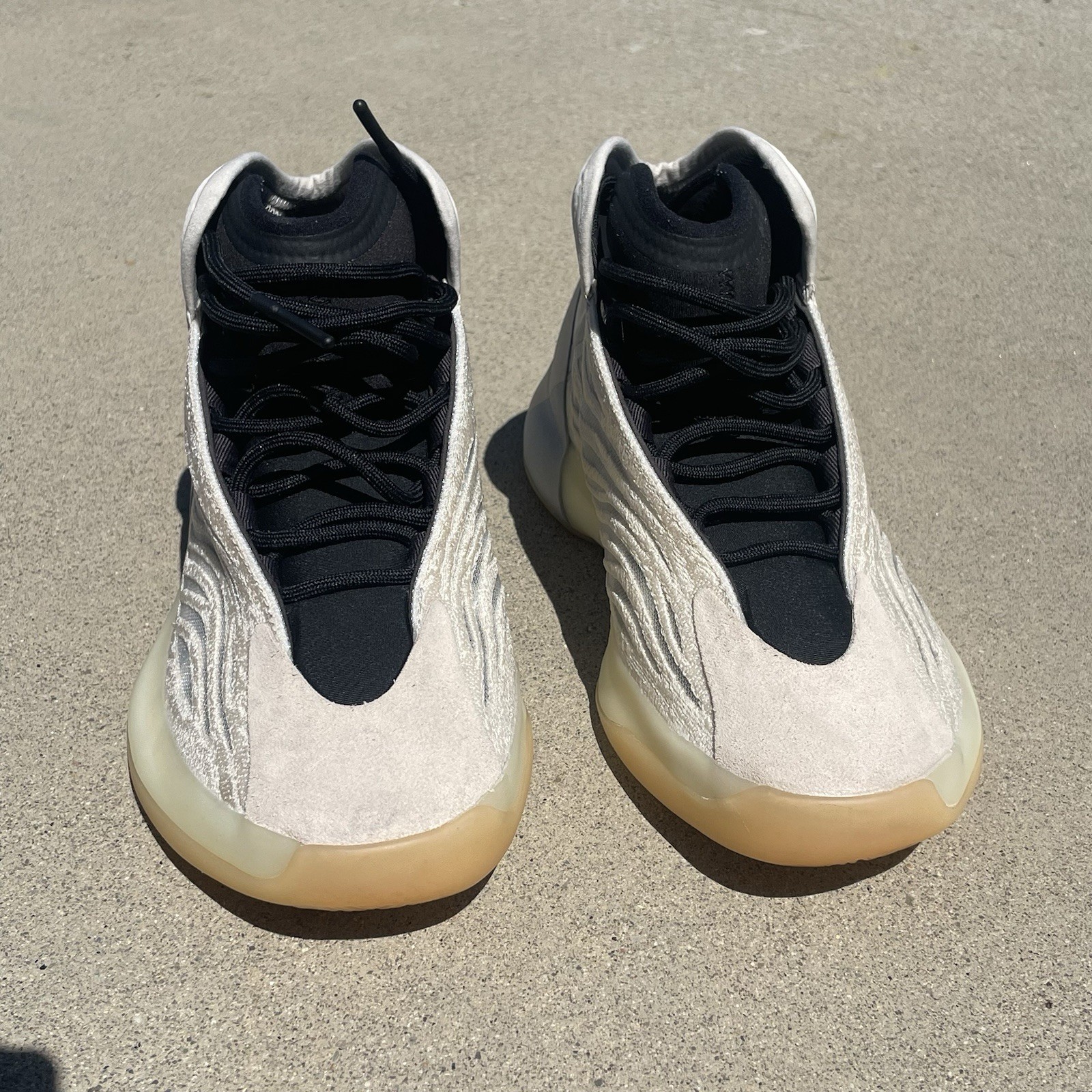 Adidas US 9 Men’s Mist Slate Beige Black Lifestyle Yeezy QNTM HQ2085