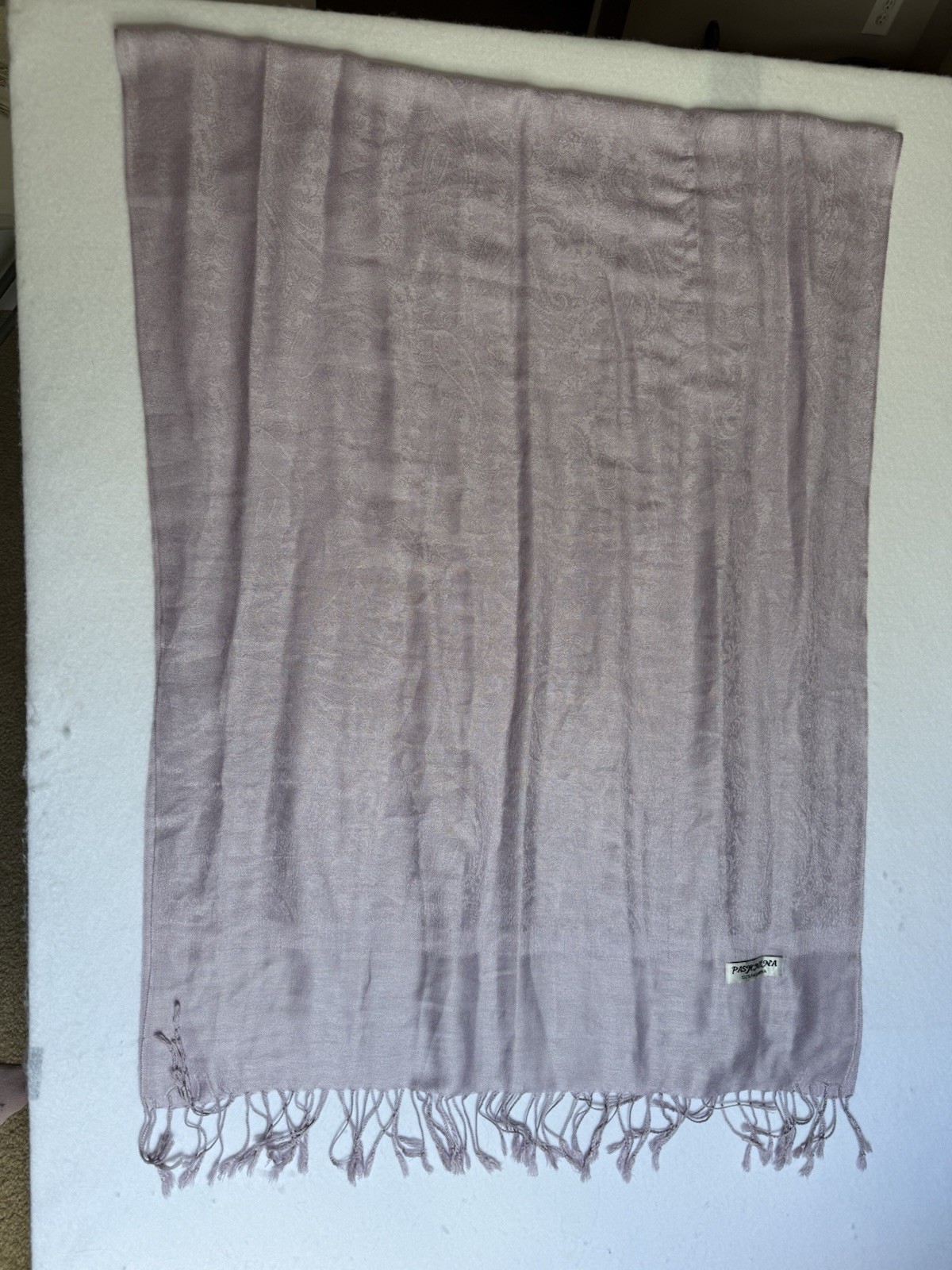100% PASHMINA Soft Lavender Scarf 72” x 27” Paisley Sateen Design EUC Gorgeous