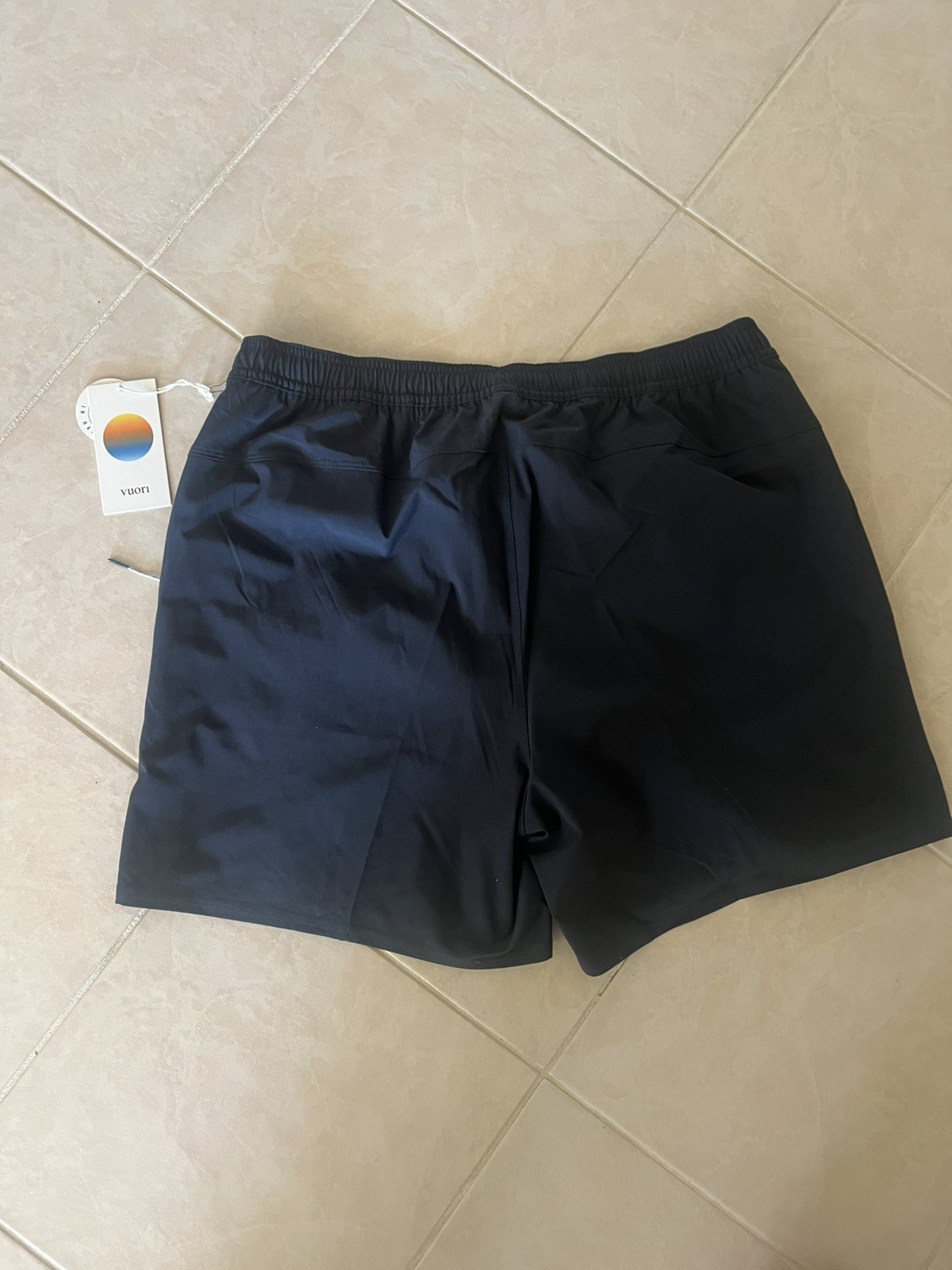 NEW Vuori Maverick Volley Short 6″ Inseam Lined Black Men’s Large L V3087