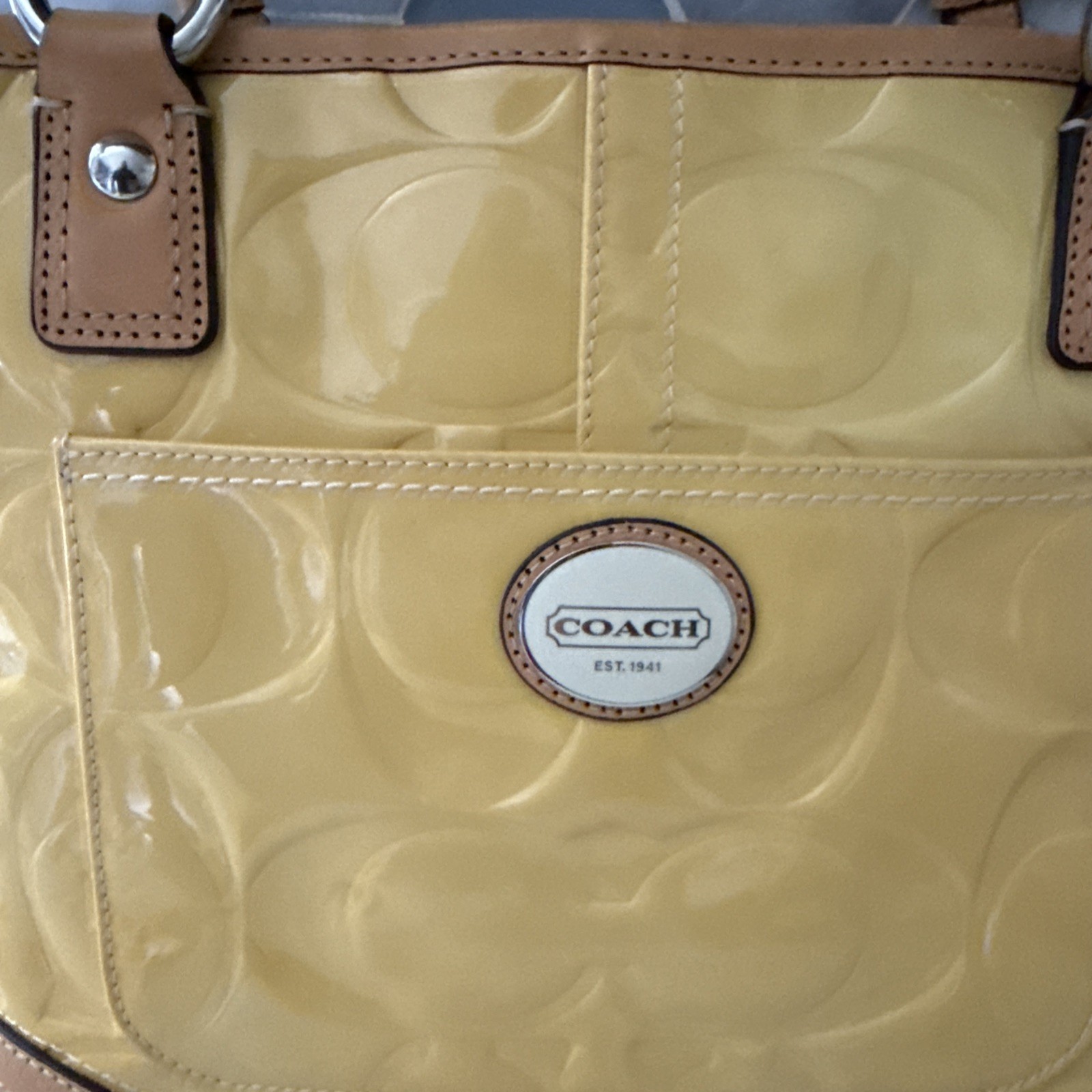VTG Coach Peyton F22322 Patent Leather Embossed Tote Yellow Tan Trim Bag Wallet