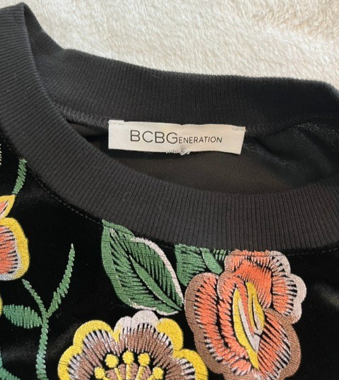 BCBGeneration Womens Shirt Sz Med Pullover Long Sleeve Floral