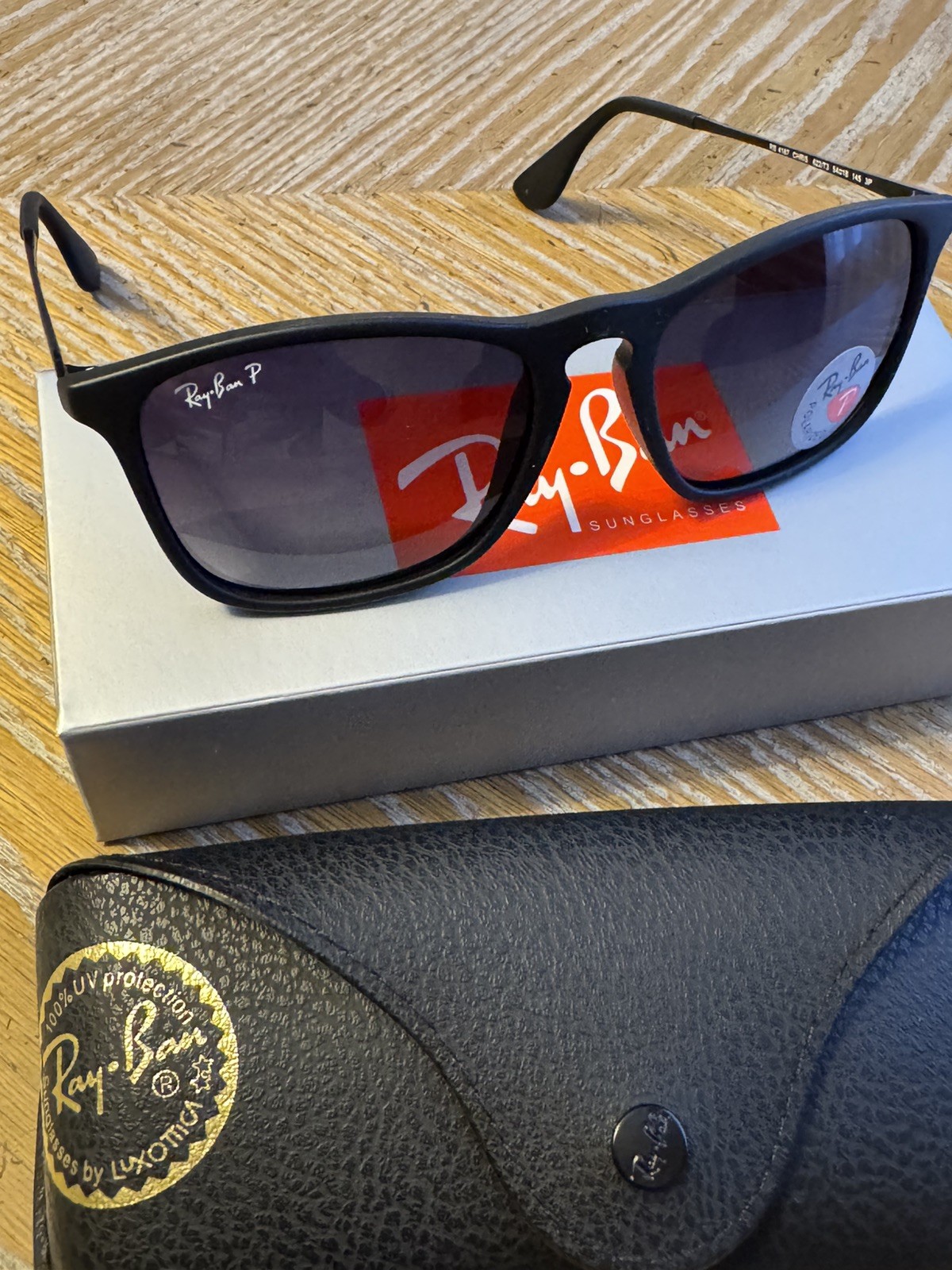 New Ray-Ban RB4186 CHRIS GRADIENT GRAY 54/18MM – MATTE RUBBER BLACK Sunglasses