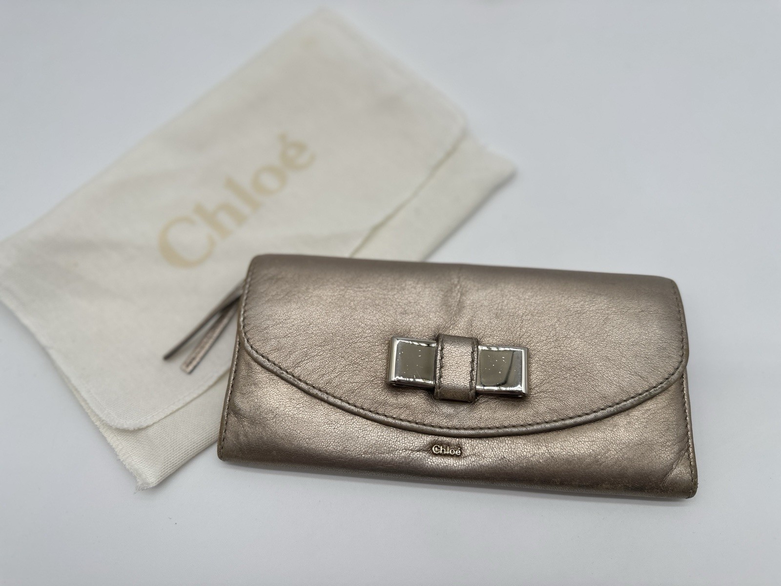 Vintage Chloé Metallic Gold Leather Bow Continental Long Wallet Dust Bag