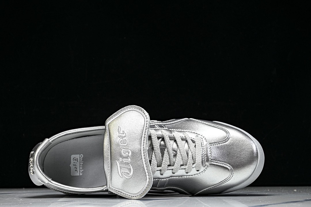 Onits*ka Tiger Mexico 66 Golf Pure Silver 1183C557-020 Unisex Size 4-11