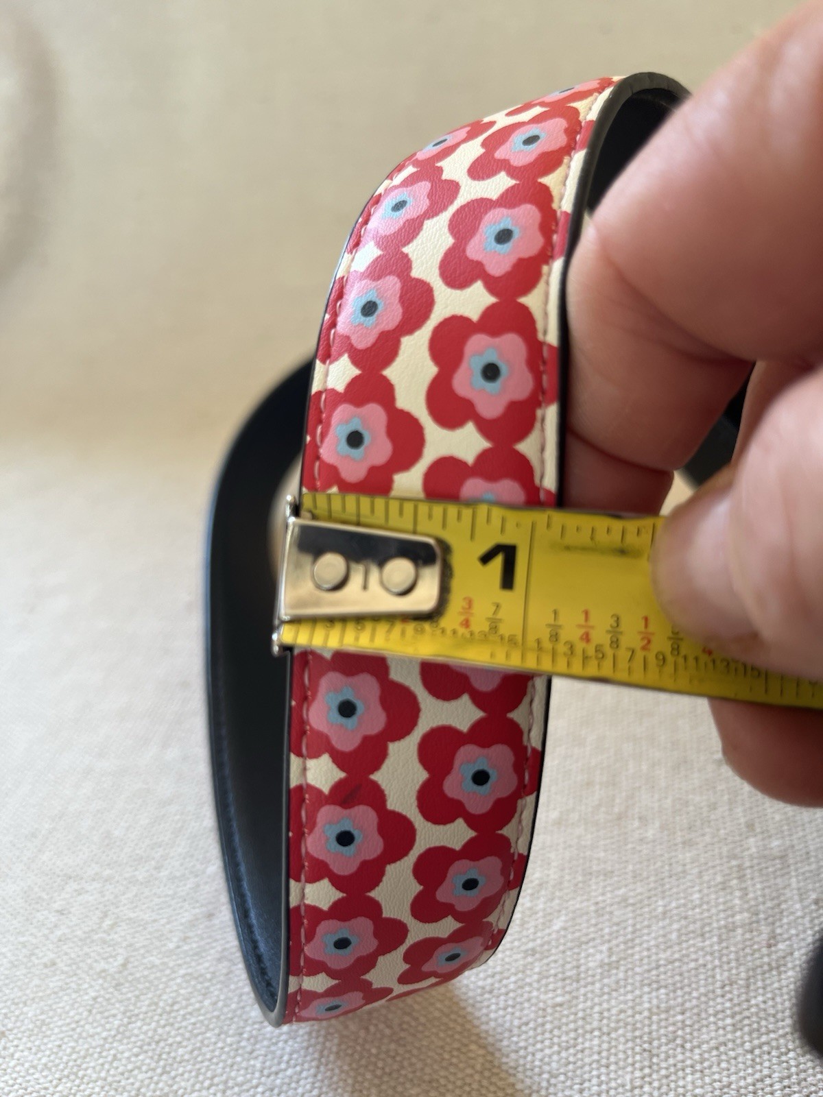 Juicy Couture Red White Pink Blue MOD Flowers Reversible Black 1″ Belt 34-38