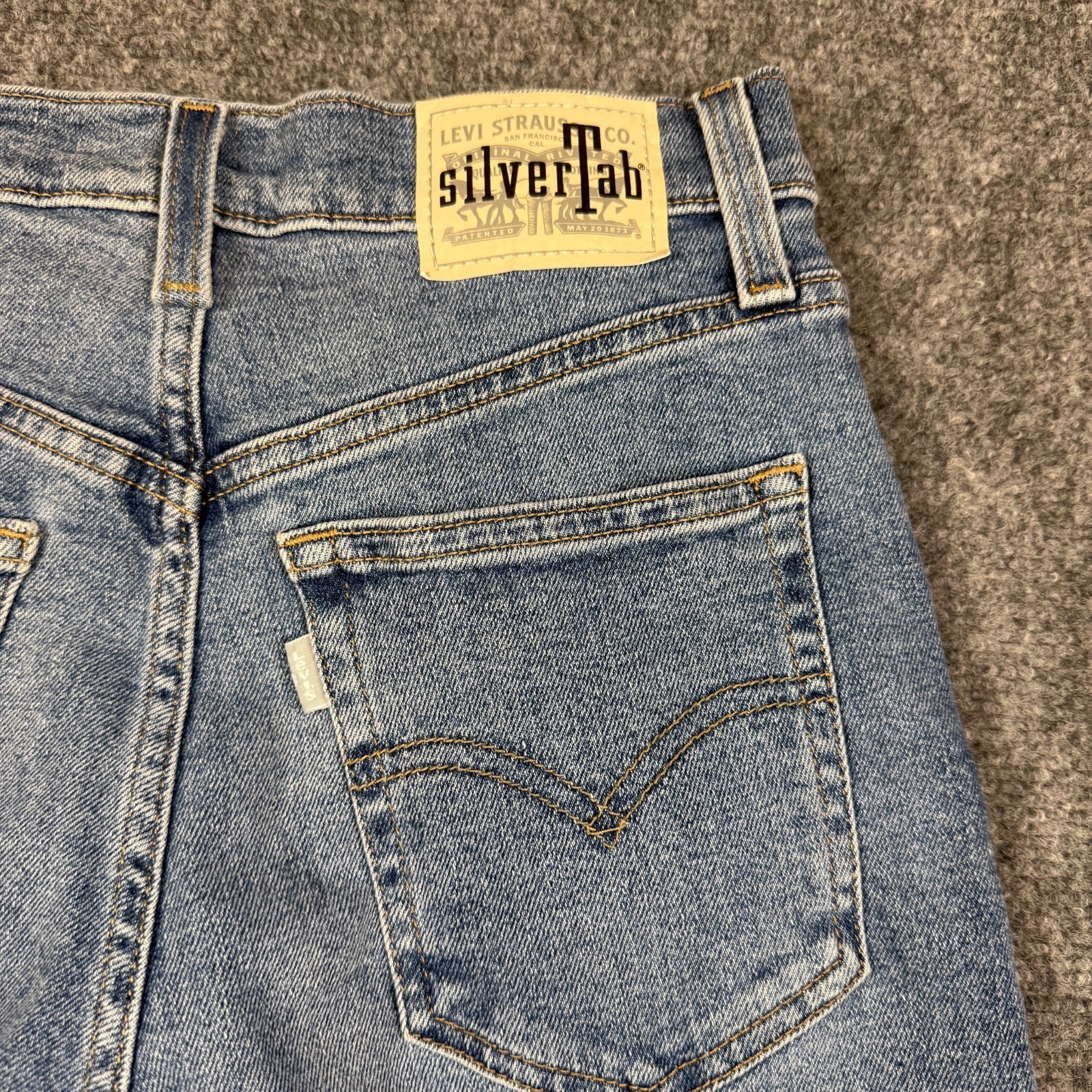 Levi’s SilverTab Mom Jeans Light Blue Denim Size W27