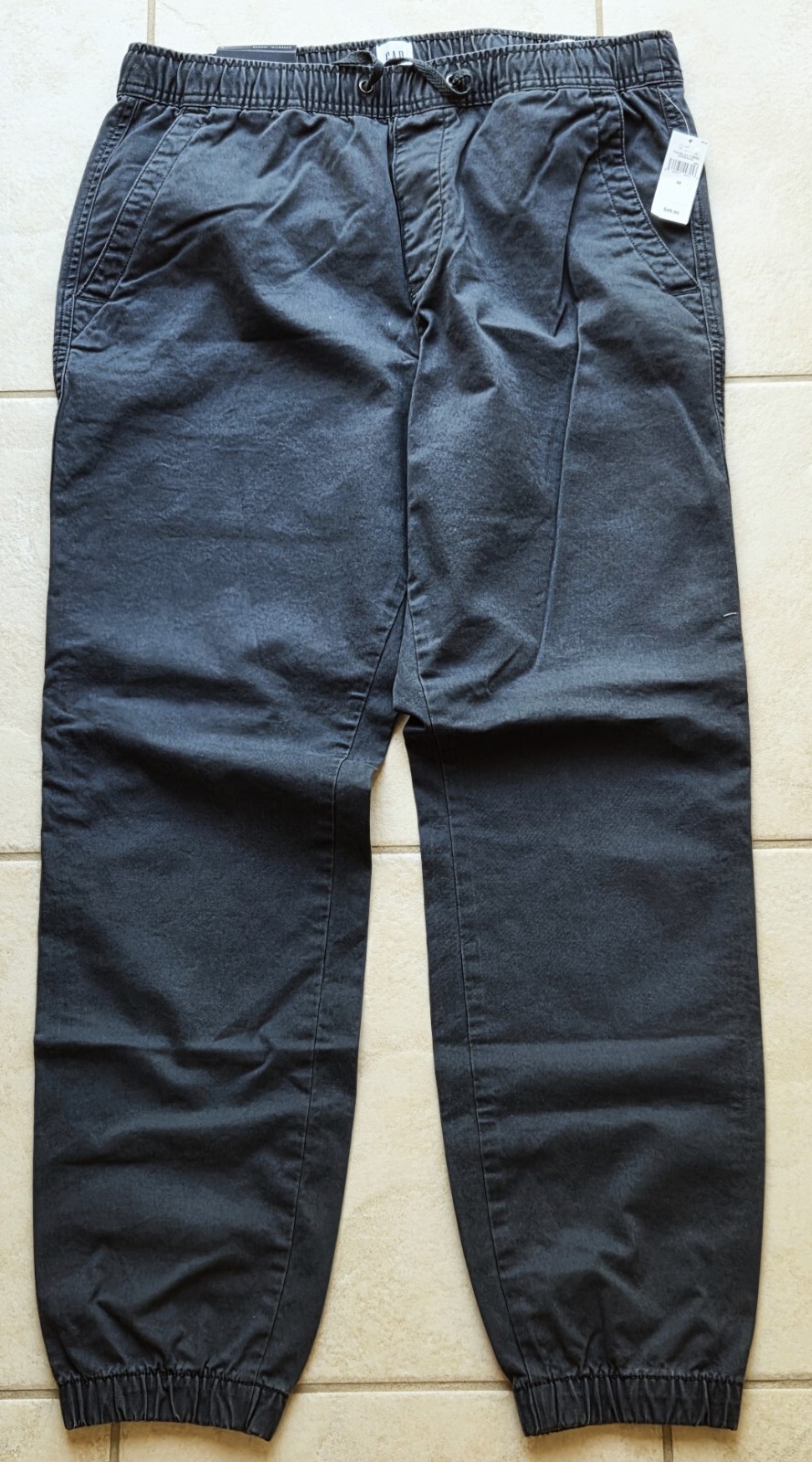 Brand New GAP Men’s Size M (W32 to W34) Chino Jogger Pants in Dark Charcoal Gray