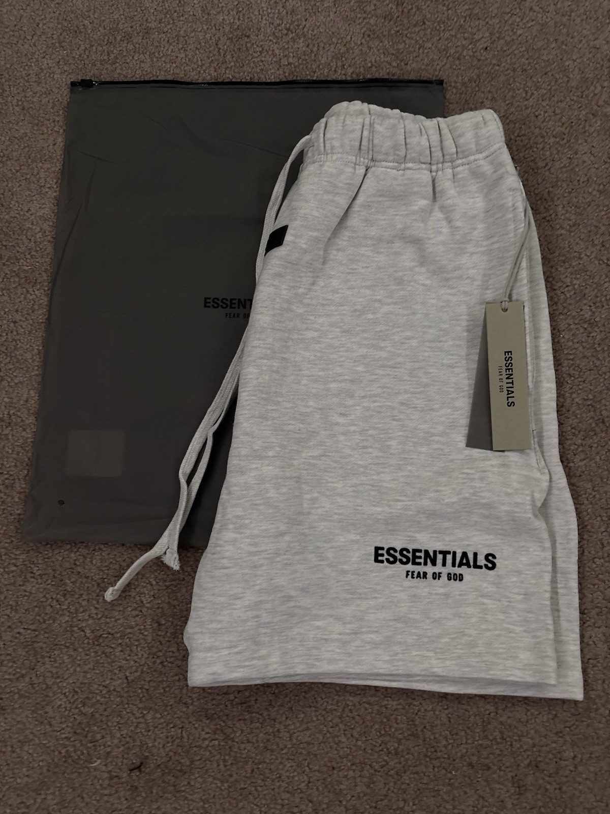 Essentials Fear of God Men’s Gray Solid Sweat Shorts Drawstring Elastic Pockets