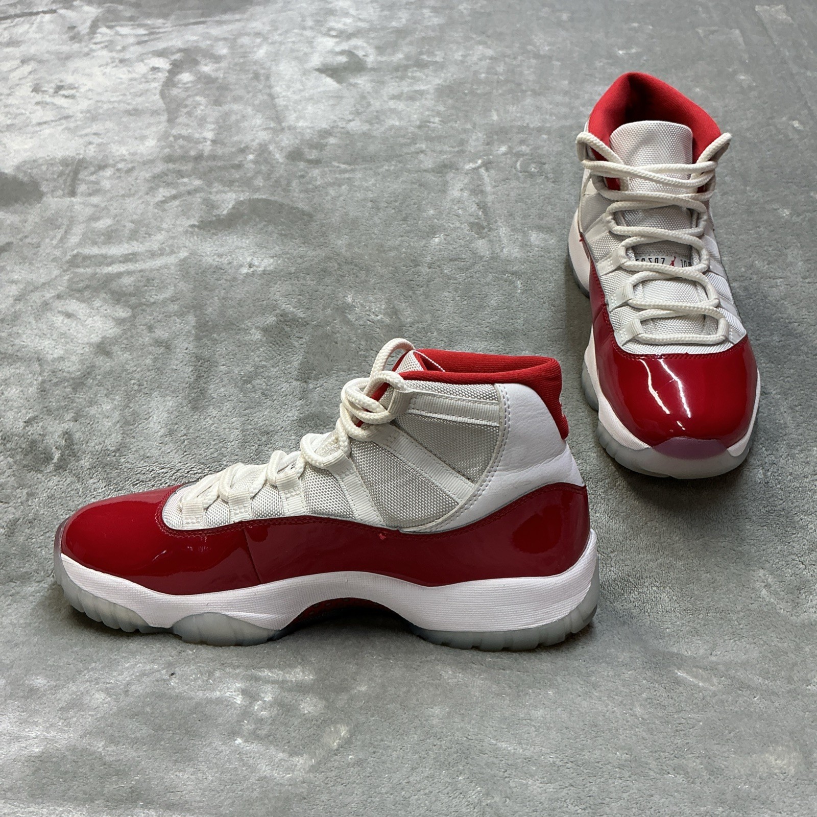 Air Jordan 11 Cherry 2022 Size 9 Mens Red/White paten leather CT8012 116