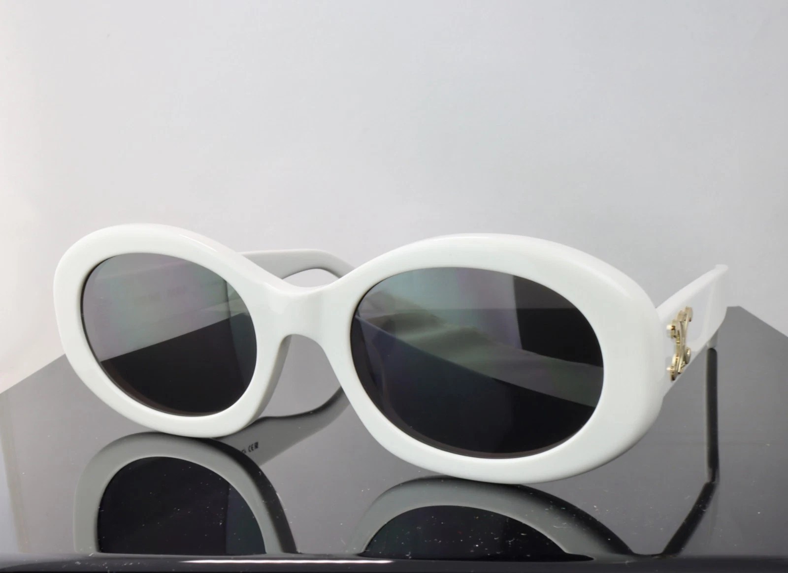Celine CL40194U 25A White Frame / Grey Lens Oval Oversized Sunglasses 100% UV