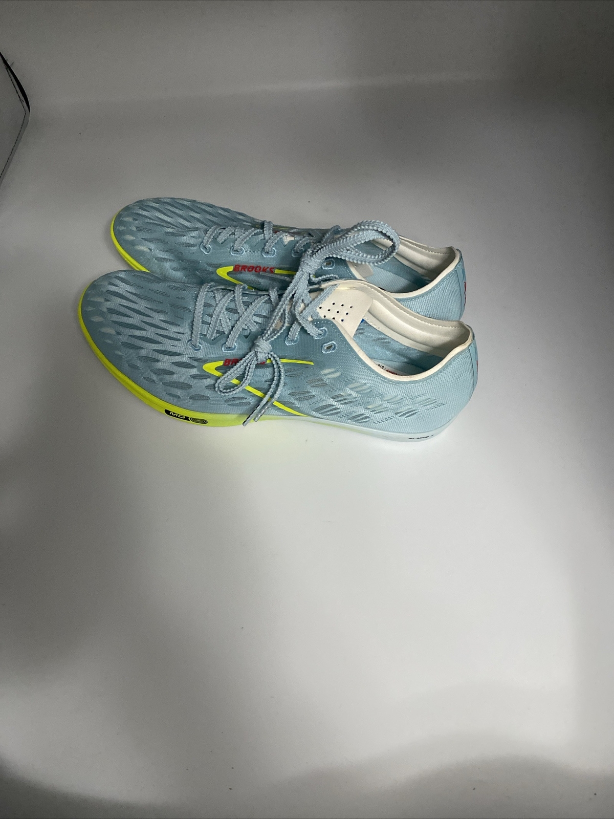 Brooks UNISEX ELMN8 V7 Running Shoe NWOB Size Varies From 9 To 13 Cleats