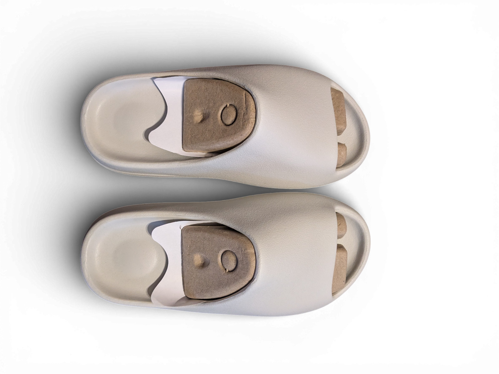 Yeezy YS-01 Cream Slides Size 9 Brand New With Dust Bag *SHIPS SAME DAY*