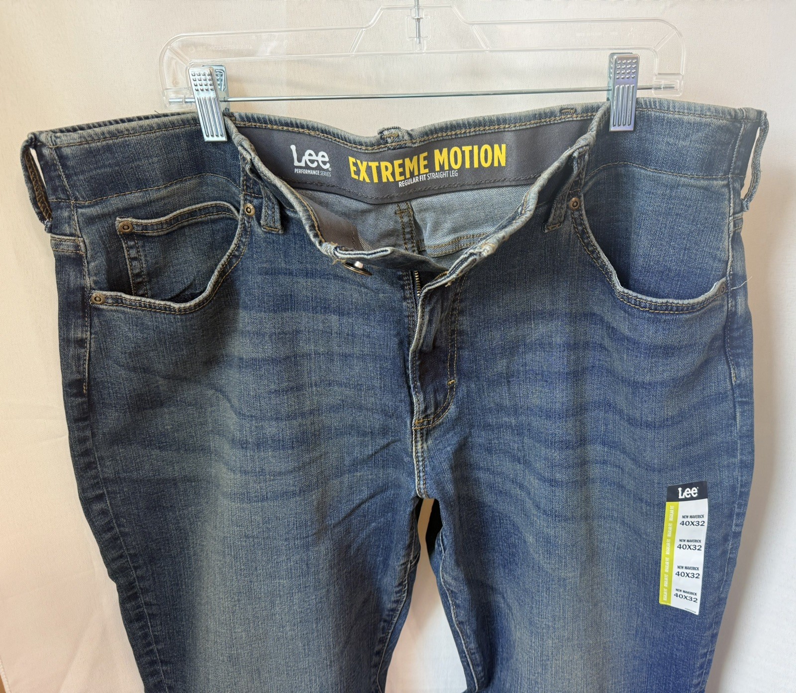 Lee Extreme Motion MVP Men’s JEANS • NWT •Straight Leg • 40/32 • medium wash
