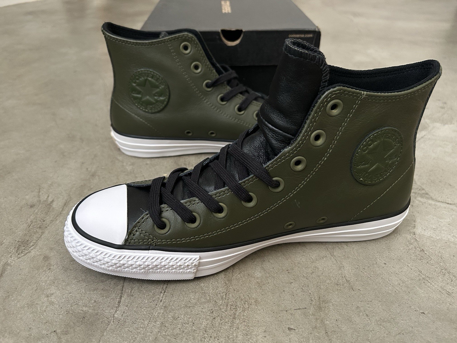 Men Size 9 Converse Chuck Taylor All Star Hi CTAS 2 Tone Leather Herbal / Black