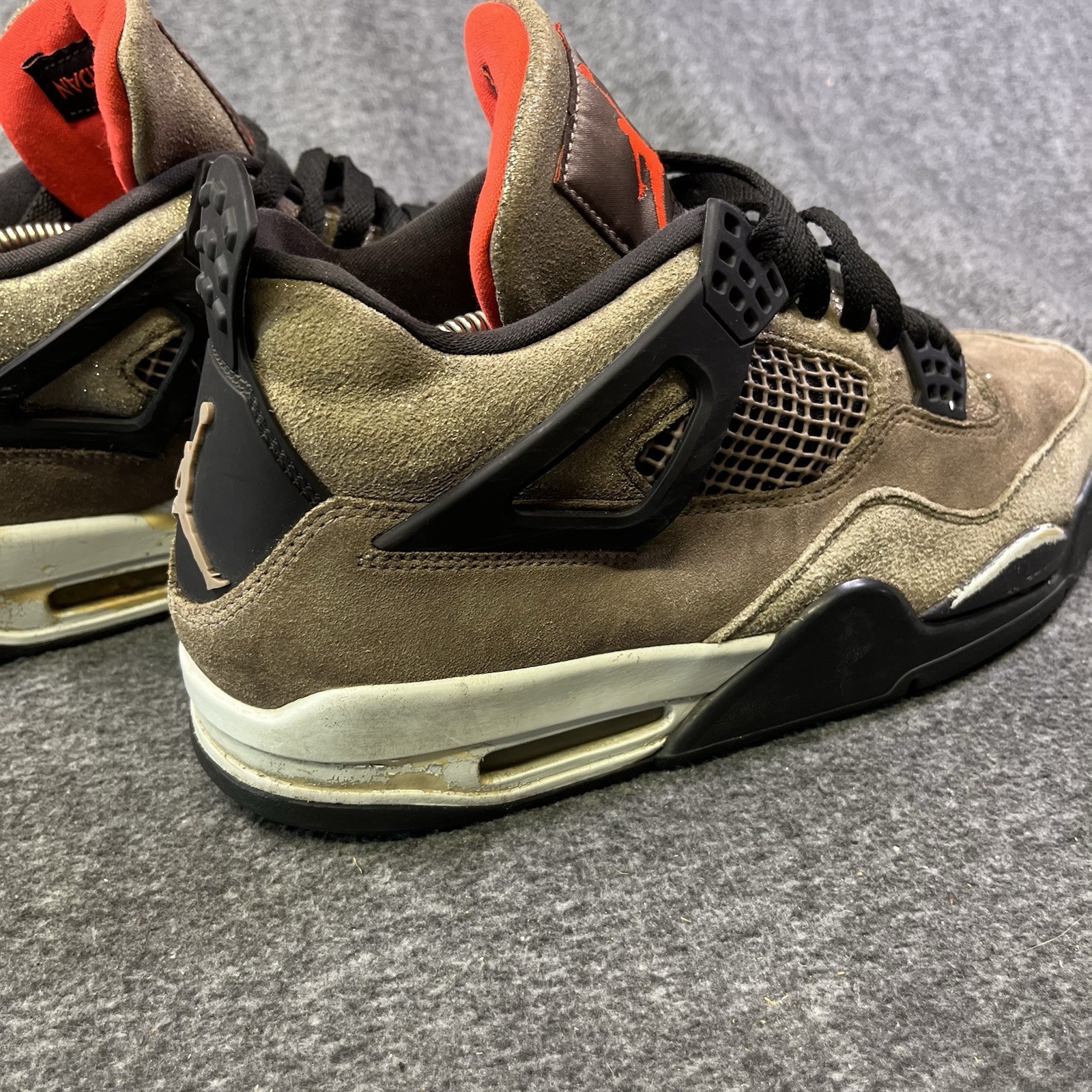 Air Jordan 4 Retro Taupe Haze Size 10 DB0732-200 2021