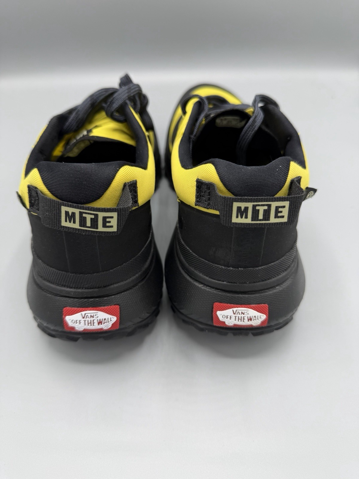 New With Box Vans MTE Crosspath Black/Yellow Hiking Trail Sneakers Mens