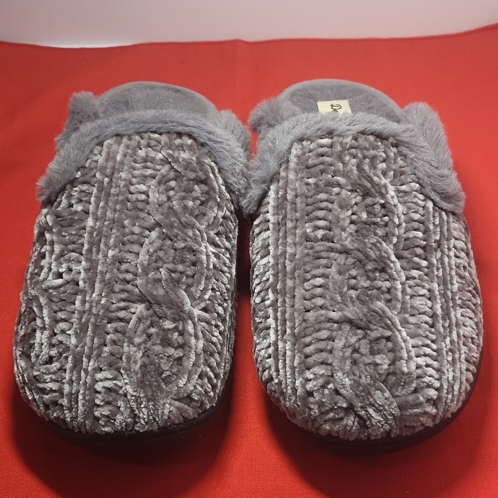 Dearfoams Women’s Gray Cable Knit Faux Fur Lined Slip-On Slippers 7-8