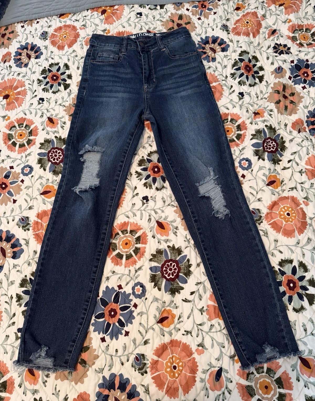 WallFlower Women’s Mom Jeans Blue Dark Wash High Rise Distressed Stretch 5-Pkt