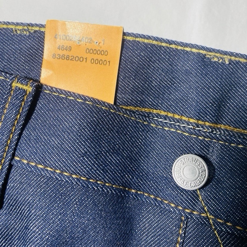 NWT Levi’s 501 Men’s Original Shrink To Fit Button Fly Dark Wash Jeans 38×32